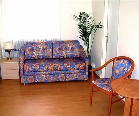 Myrooms Πανσιόν 2*